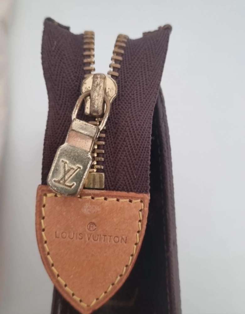 Lv toiletry pouch 26