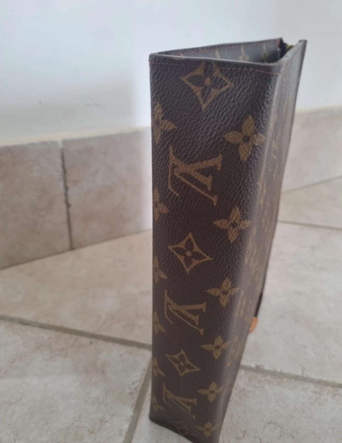 Lv toiletry pouch 26