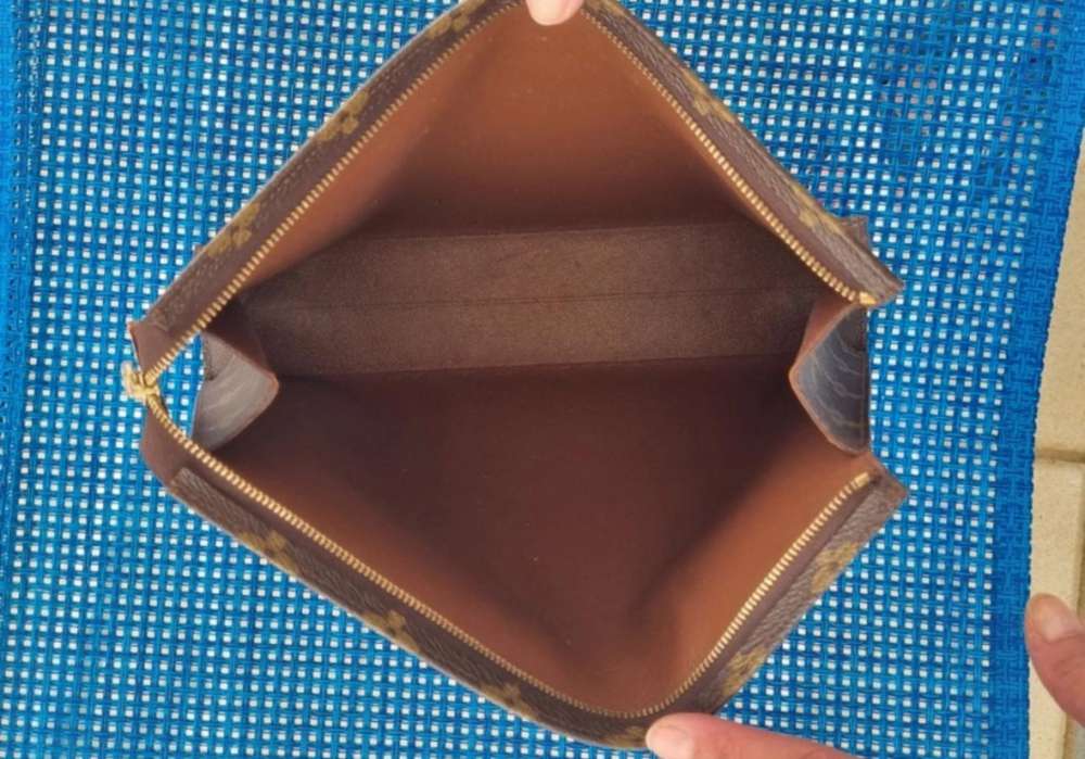 Lv toiletry pouch 26