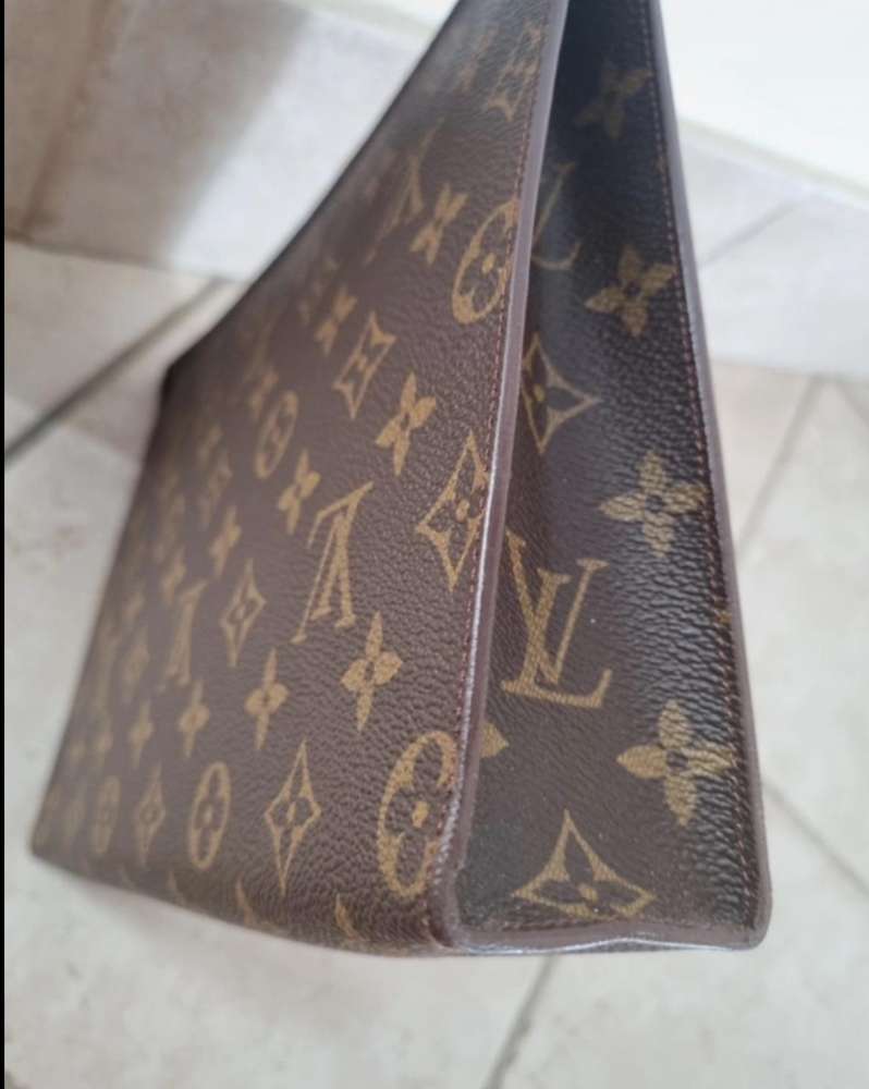 Lv toiletry pouch 26