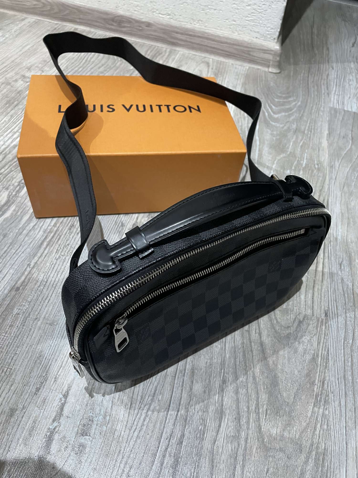 Louis Vuitton Ambler VIP LUXURY