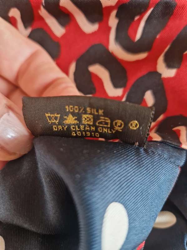 Hedvábný šátek Louis Vuitton