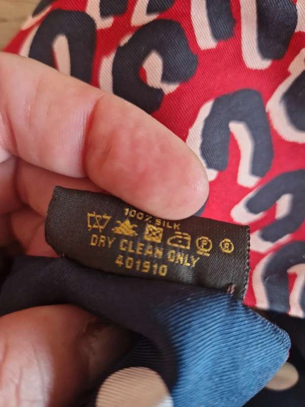 Hedvábný šátek Louis Vuitton