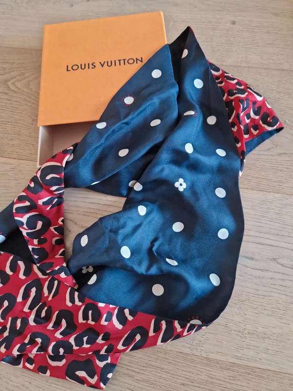 Hedvábný šátek Louis Vuitton
