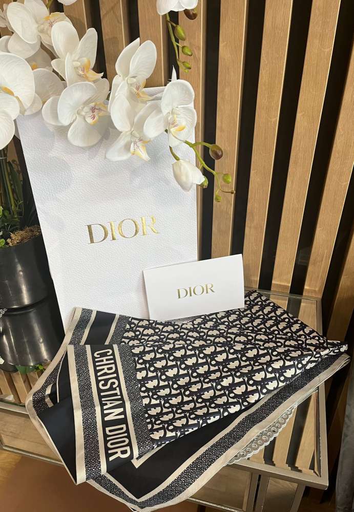 Dior šatka