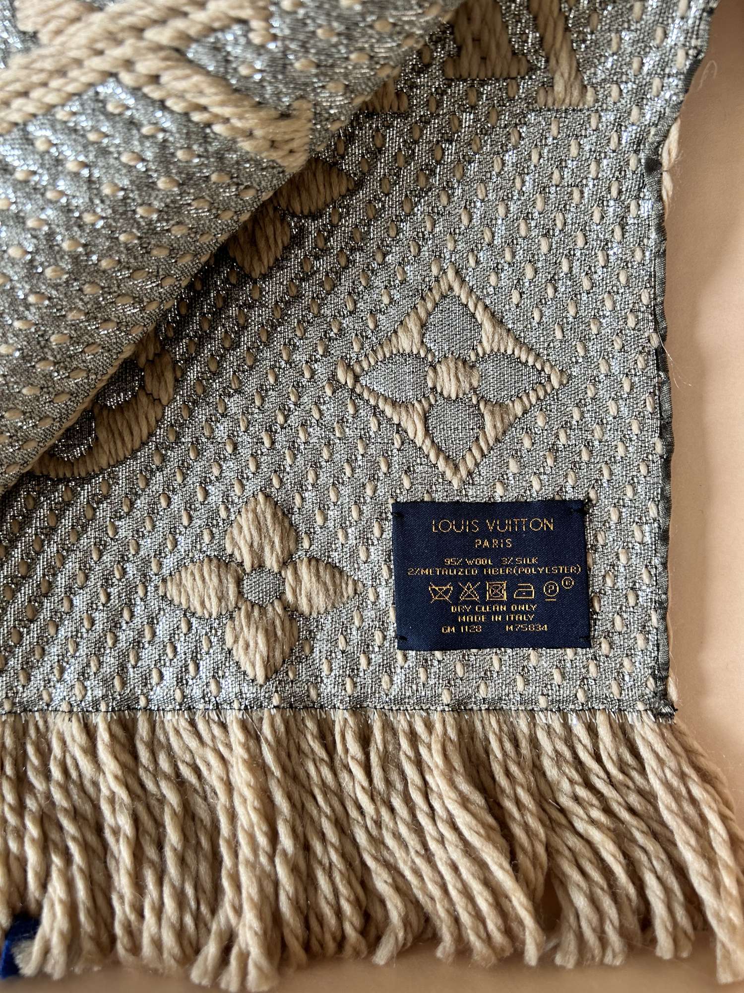 Nová šatka Louis Vuitton model Logomania M75834