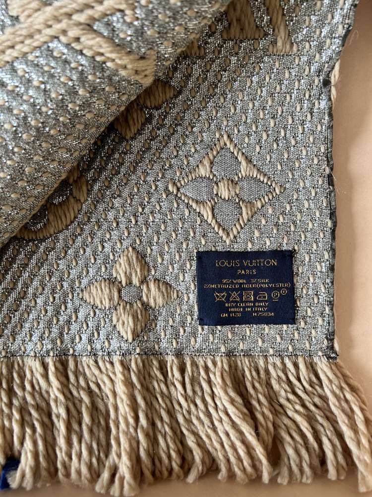 Nová šatka Louis Vuitton model Logomania M75834