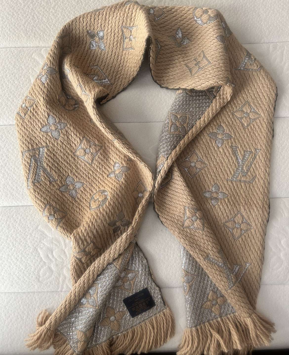 Nová šatka Louis Vuitton model Logomania M75834