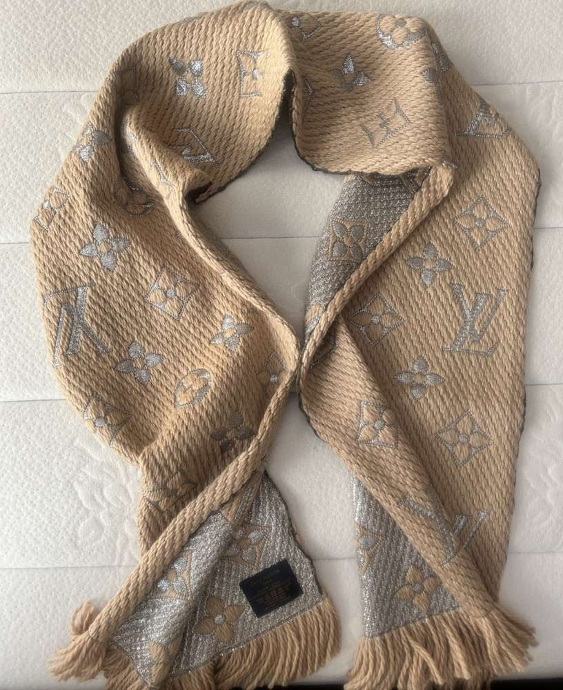 Nová šatka Louis Vuitton model Logomania M75834