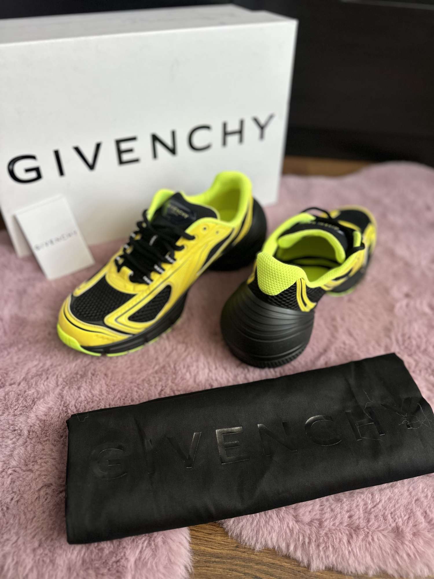 Givenchy TK-MX runner