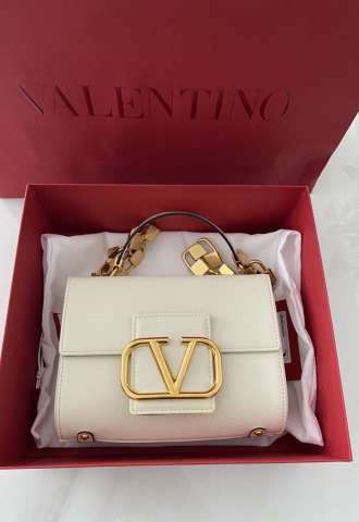 https://vipluxury.sk/Valentino kabelka