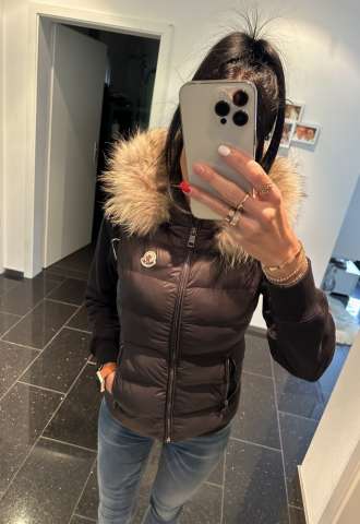 https://vipluxury.sk/Moncler vesta s koziskem