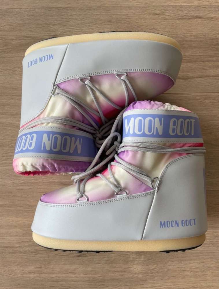 Moon boots