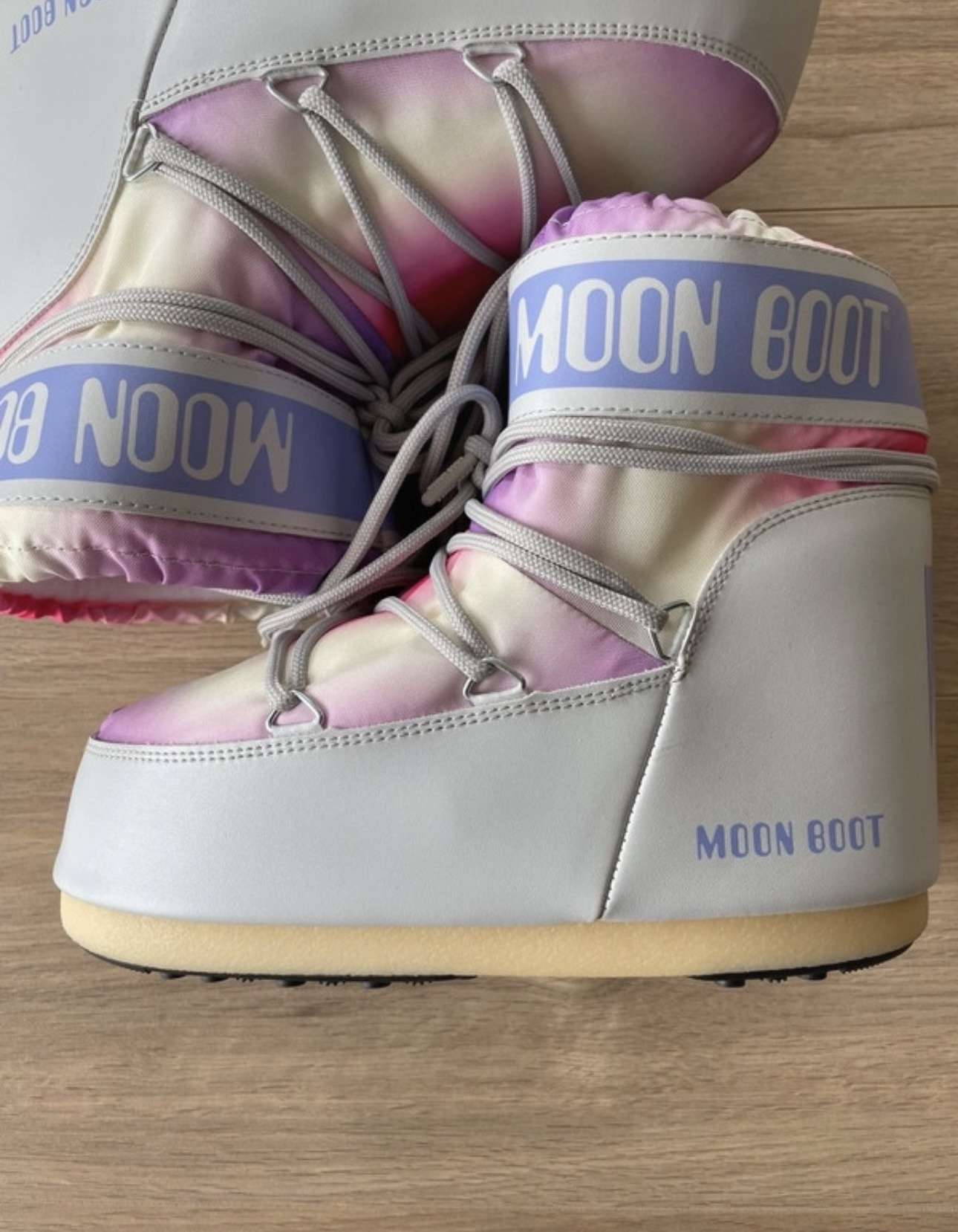 Moon boots