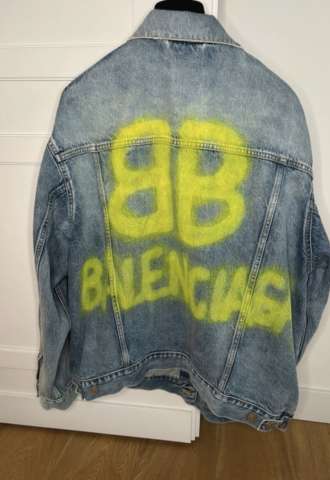 https://vipluxury.sk/Balenciaga bunda