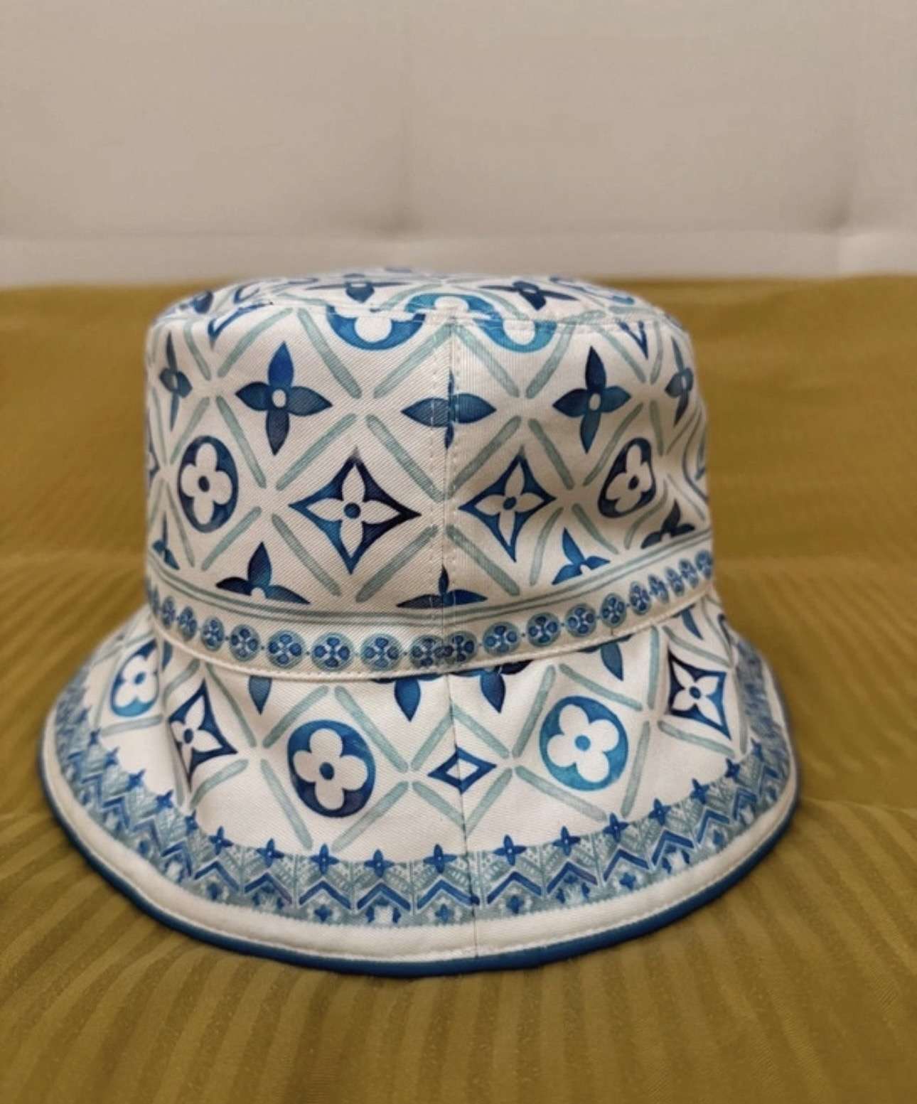 Louis Vuitton klobúk