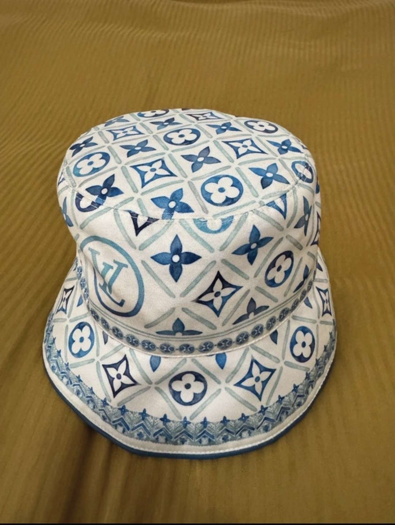 Louis Vuitton klobúk