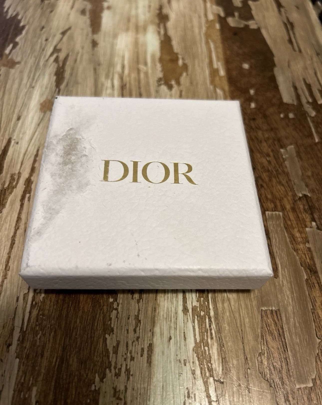 Dior brošňa