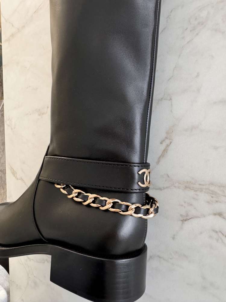 Chanel čižmy aktuálna kolekcia