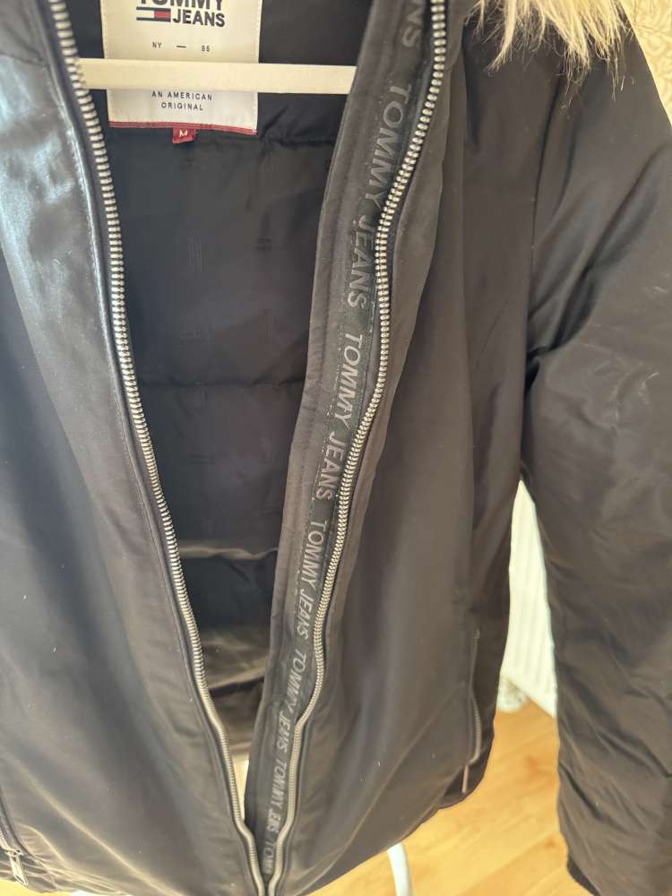 Zimná bunda Tommy Jeans, veľ. M