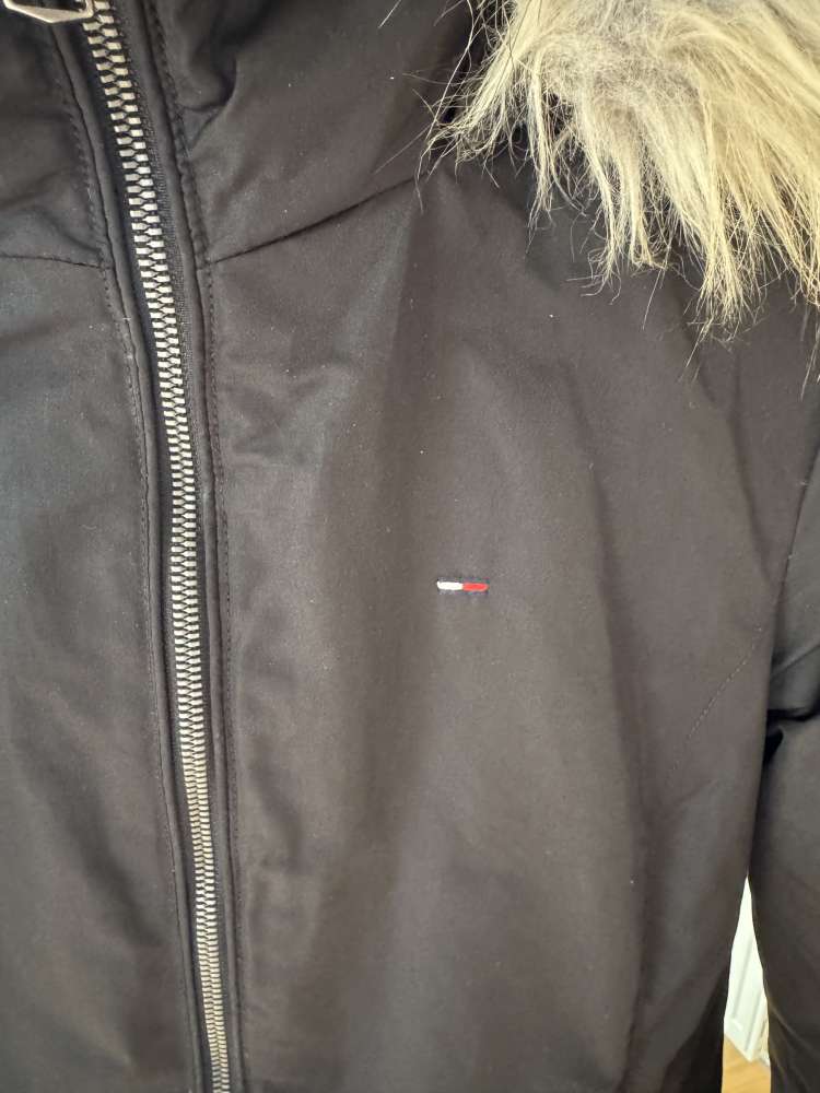 Zimná bunda Tommy Jeans, veľ. M