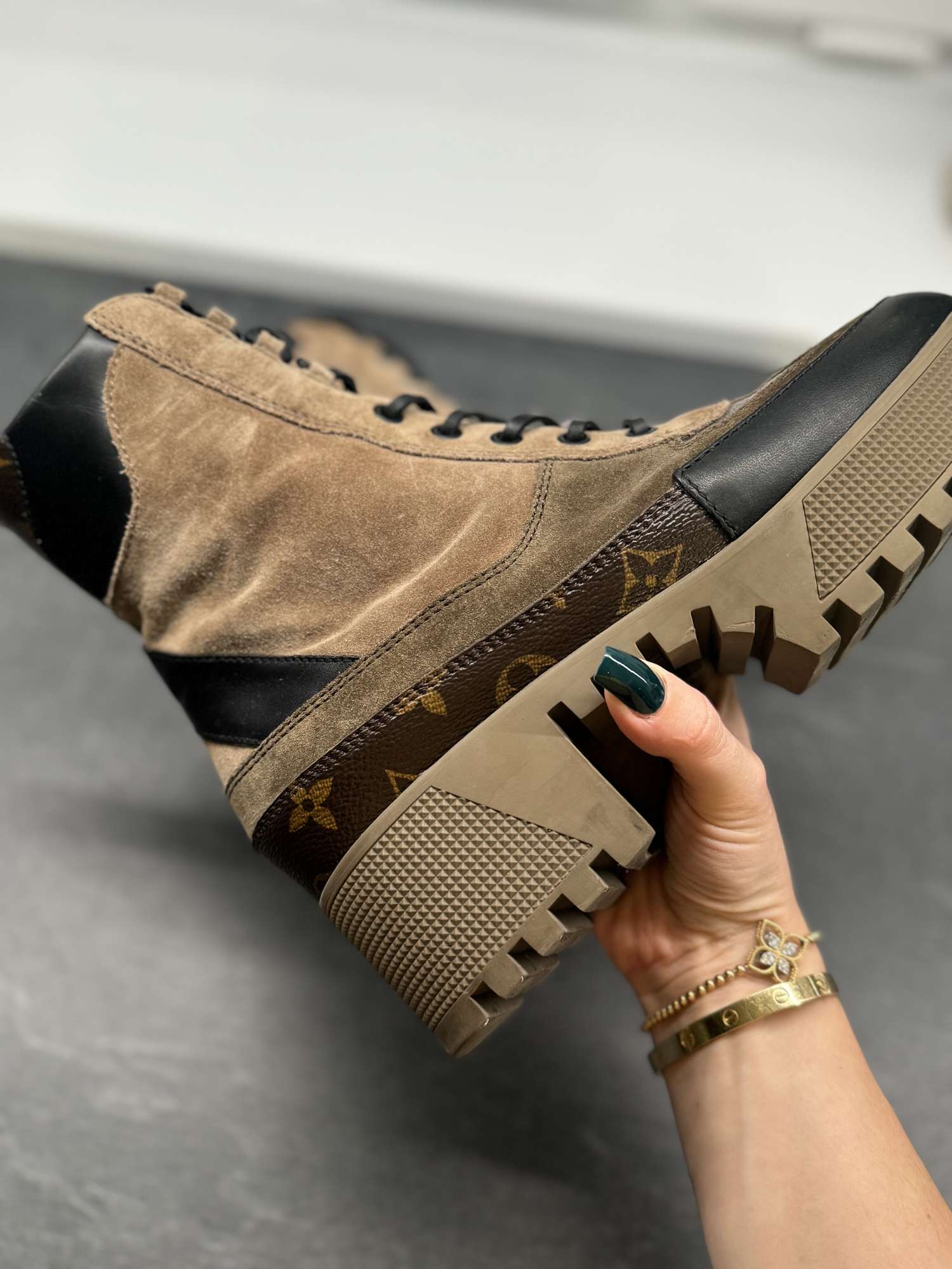 Louis VUITTON Laureate Desert Boot