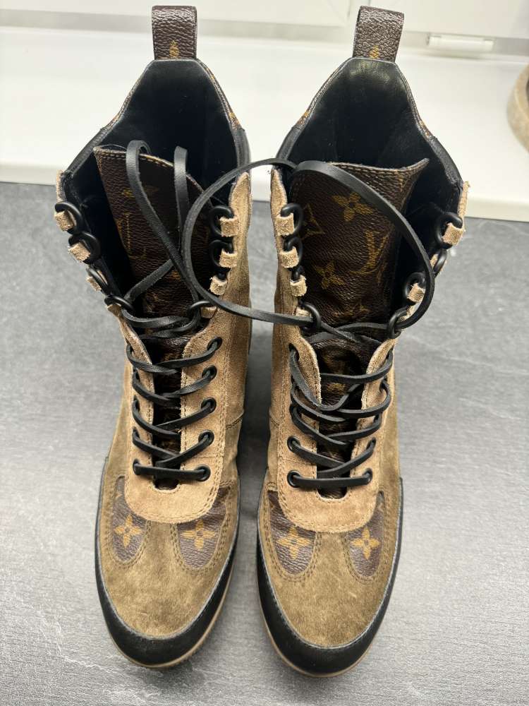 Louis VUITTON Laureate Desert Boot