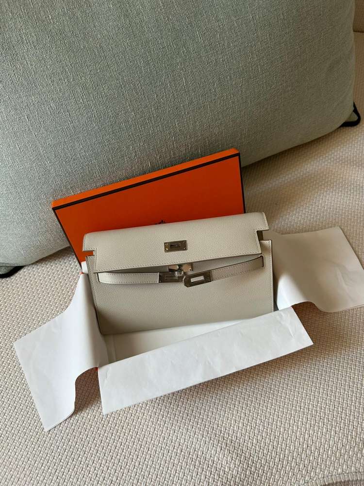 Hermes kelly to go