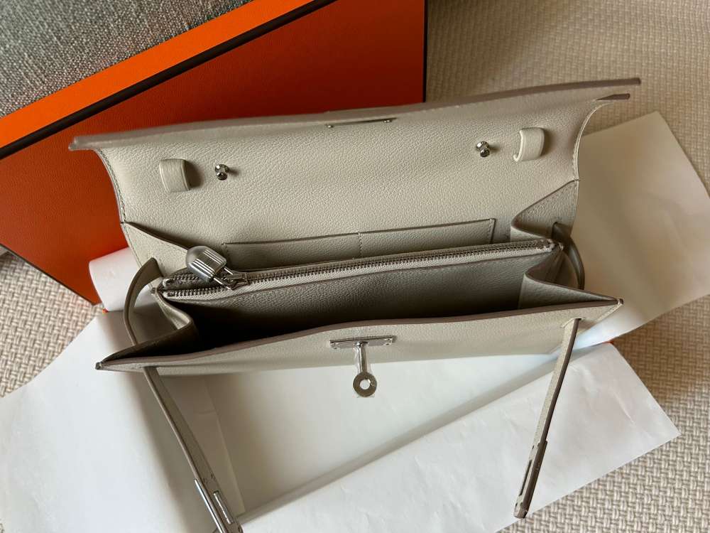 Hermes kelly to go