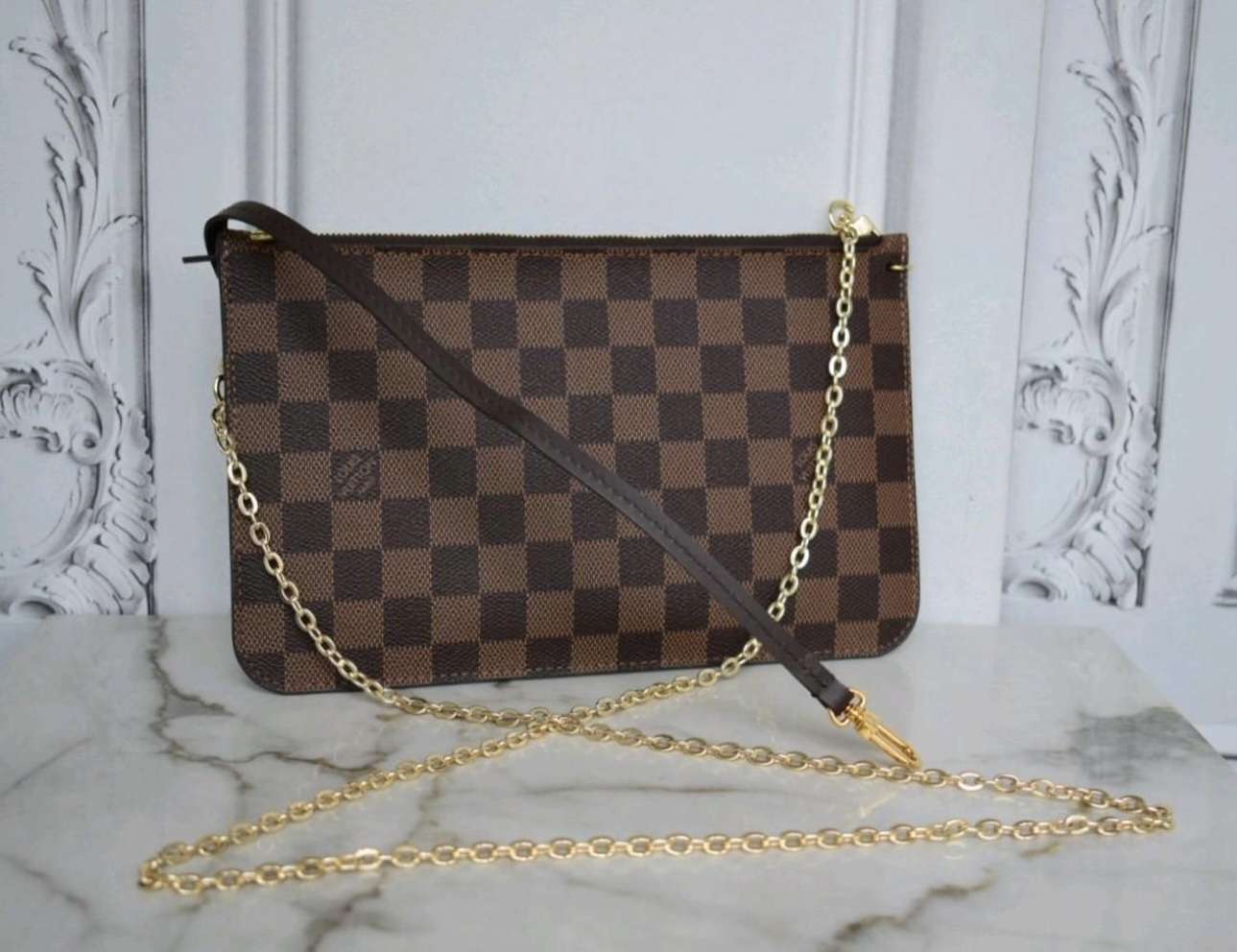 Louis vuitton clutch with gold chain online