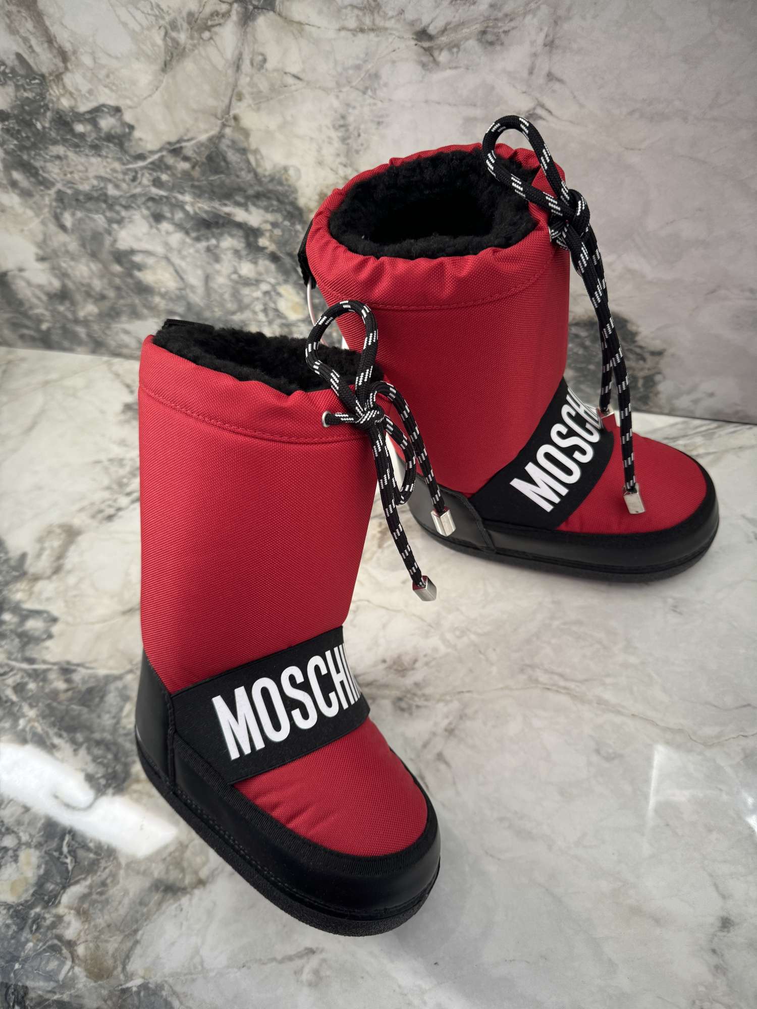 Moschino snehule 29-31