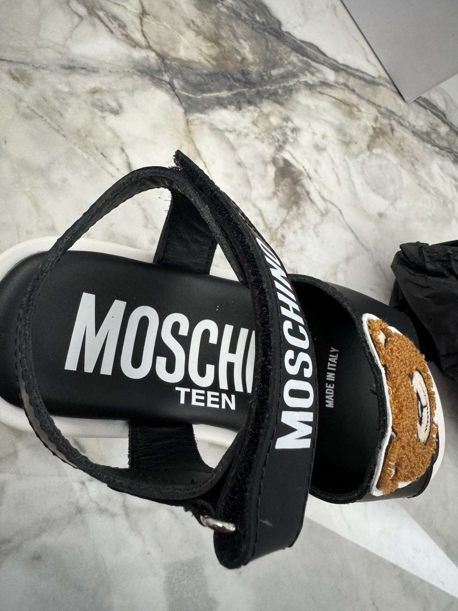 Moschino sandale velkost 30