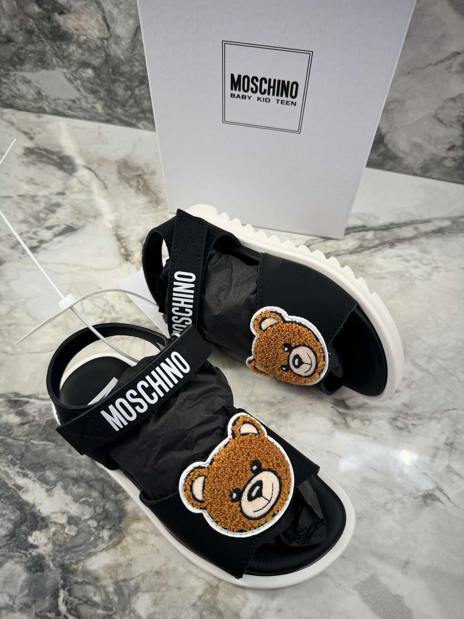 Moschino sandale velkost 30