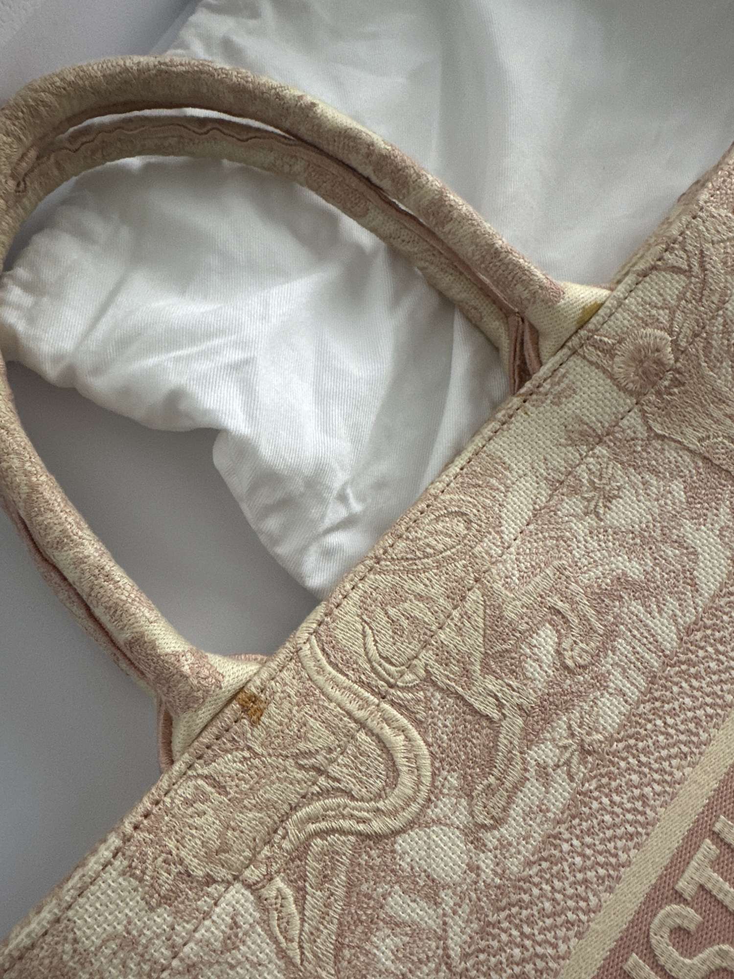 Dior totebook medium