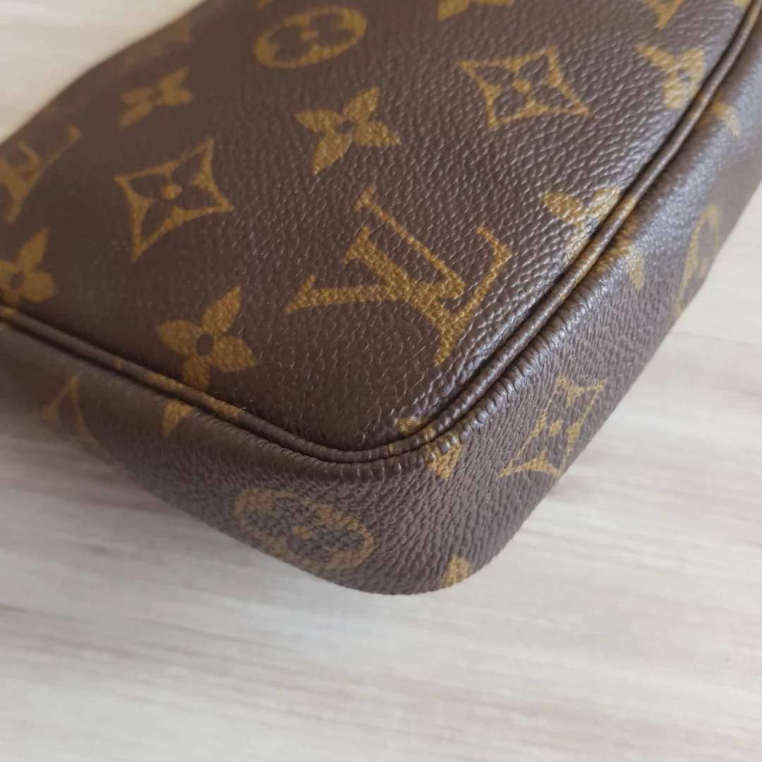 Louis Vuitton Pochette Accessoires