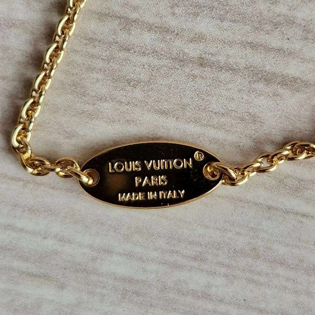 Louis Vuitton Naramek Iconic