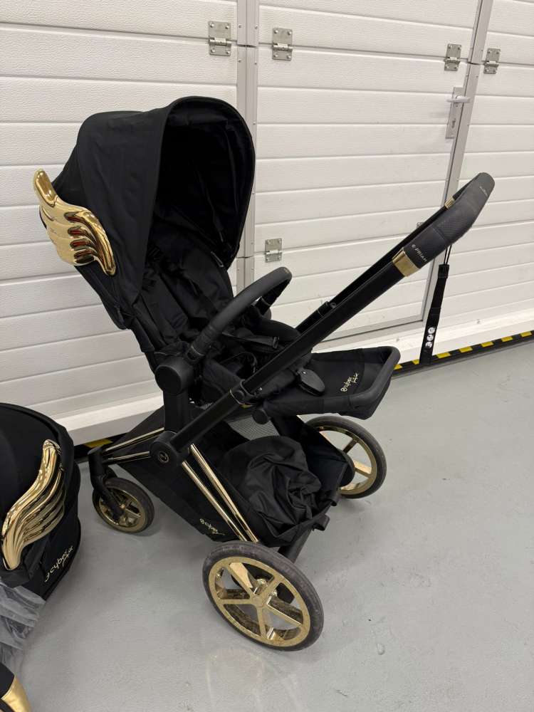 Cybex e Priam by Jeremy Scott Wings