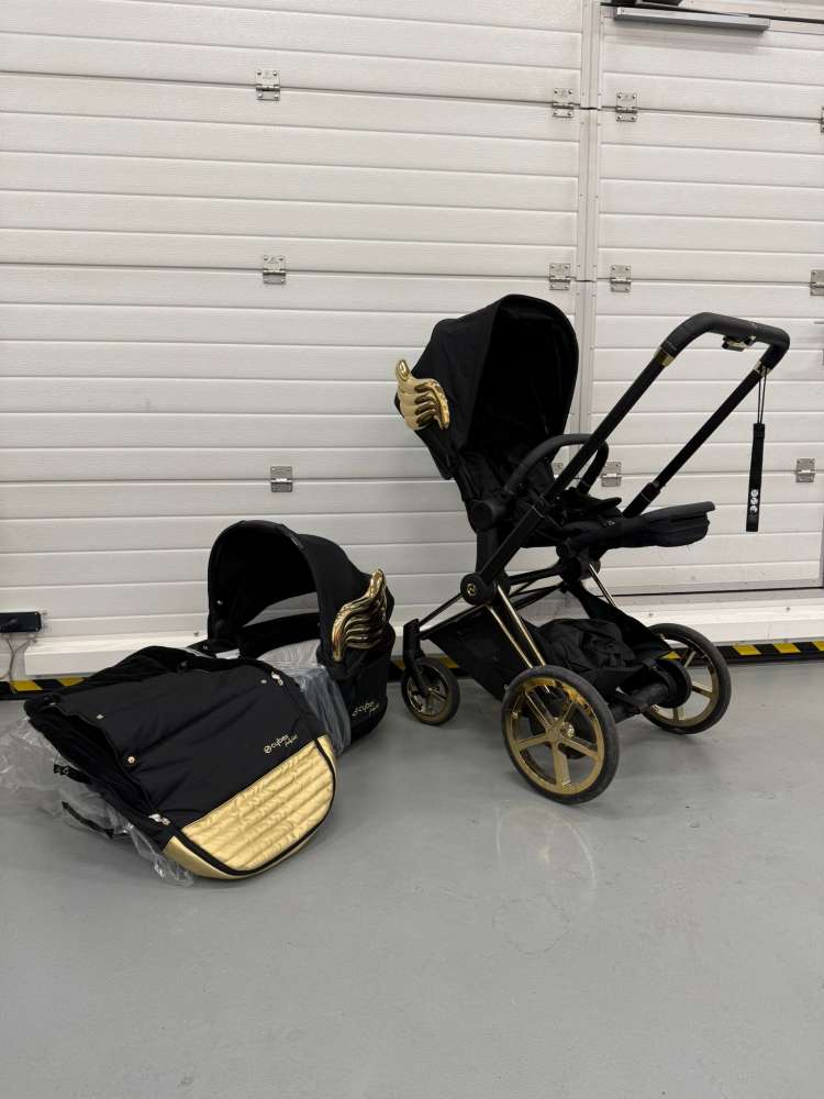 Cybex e Priam by Jeremy Scott Wings