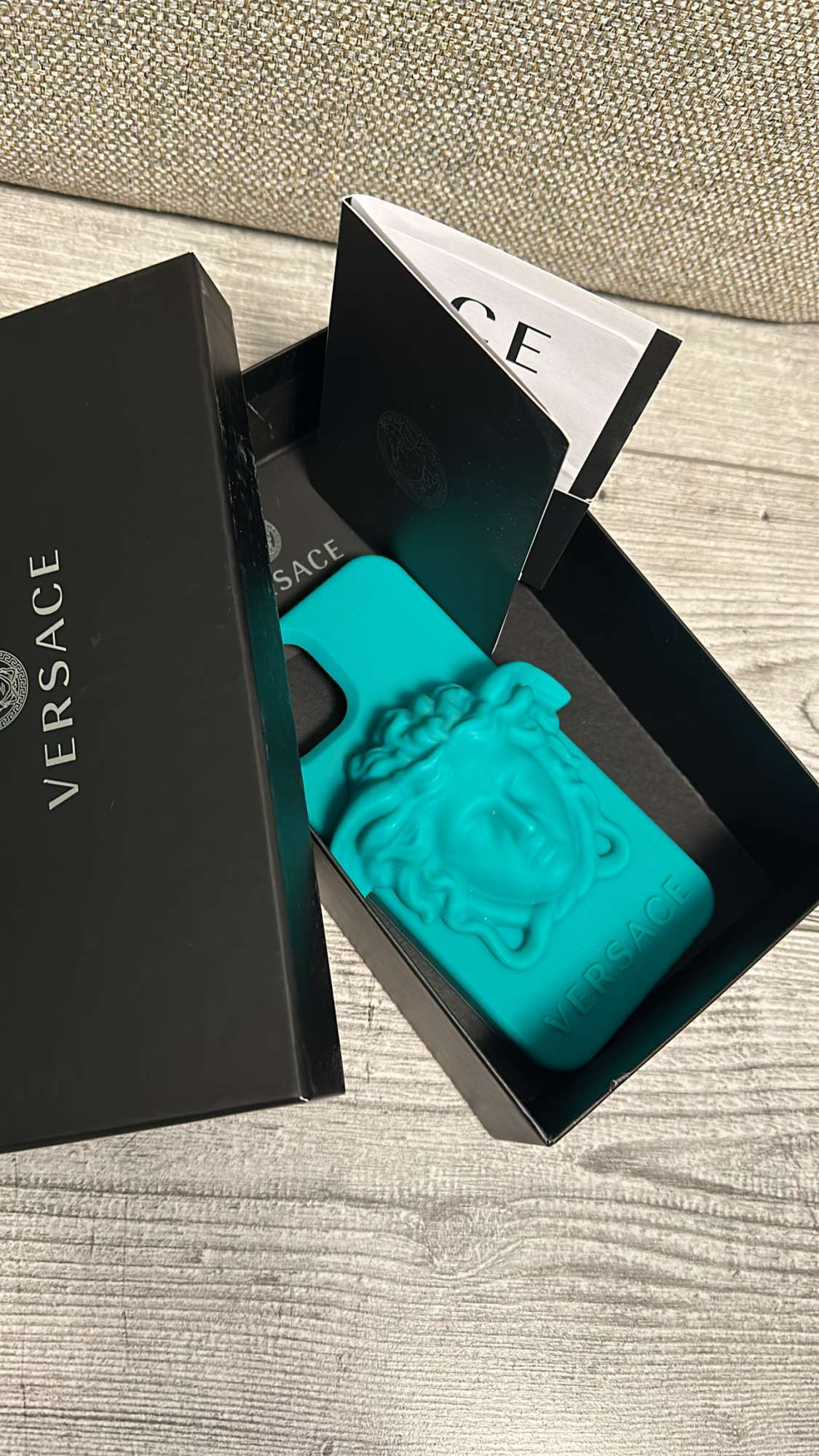 Kryt pre iPhone 13 od Versace