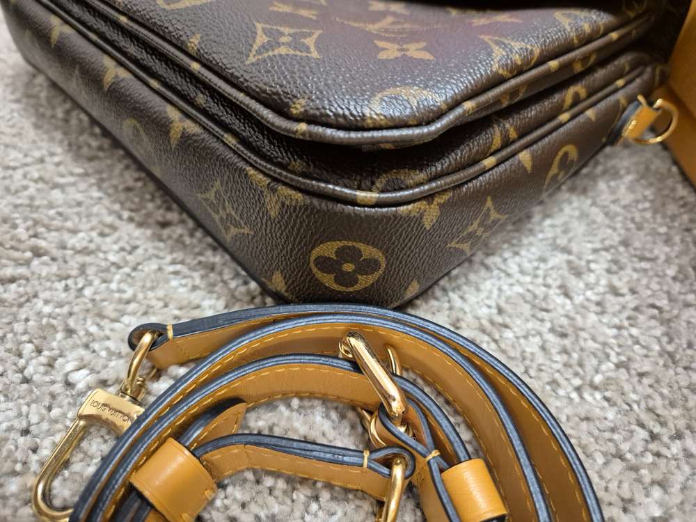 Louis Vuitton Pochette Metis limited edition