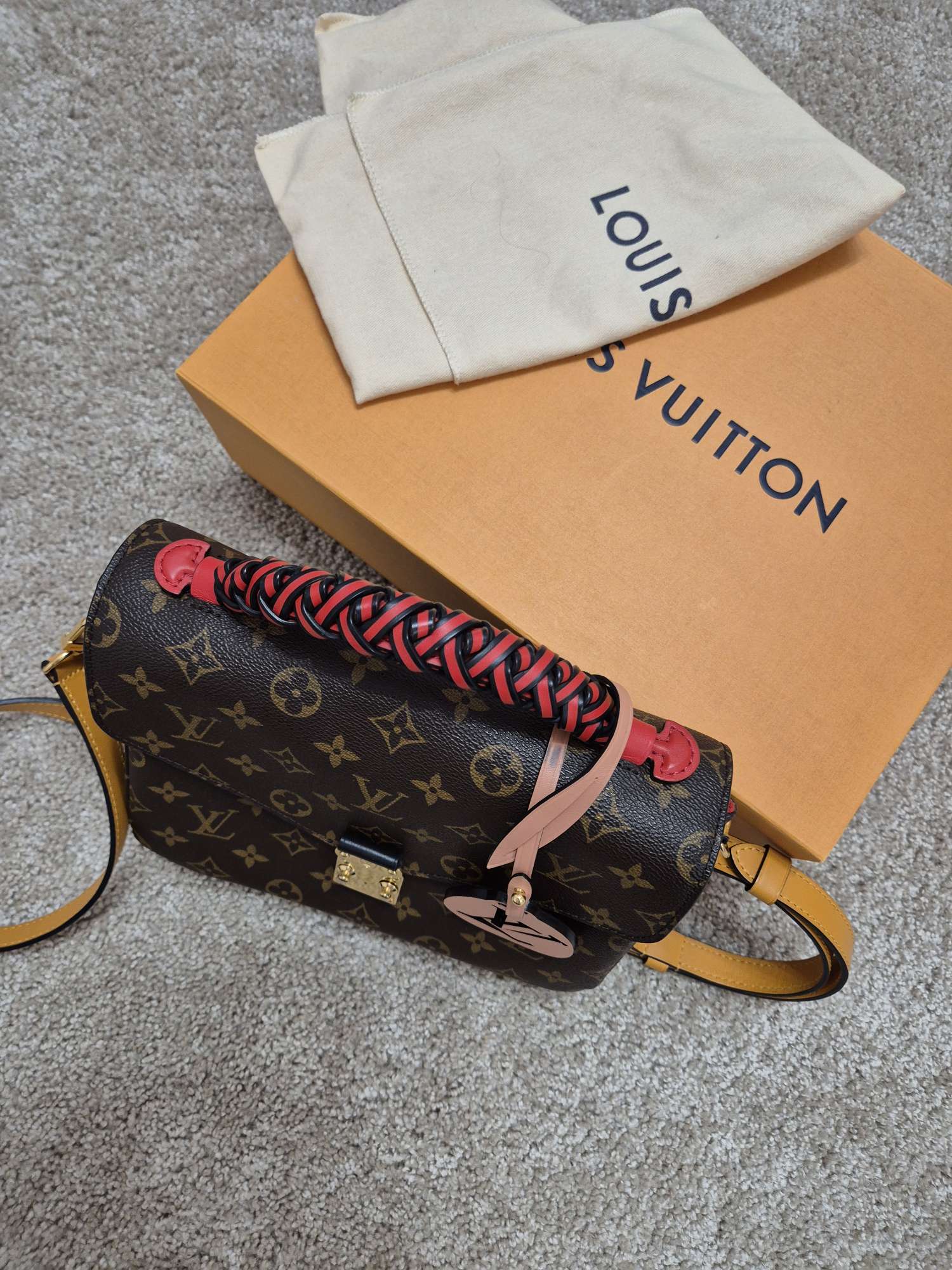 Louis Vuitton Pochette Metis limited edition