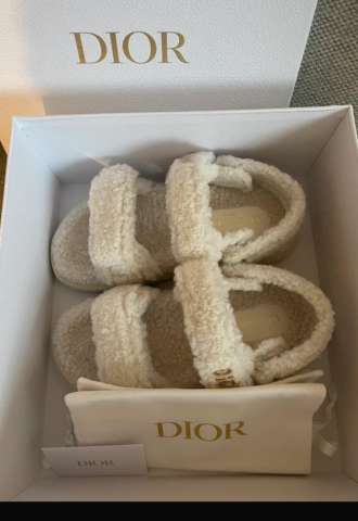 https://vipluxury.sk/Christian Dior sandale