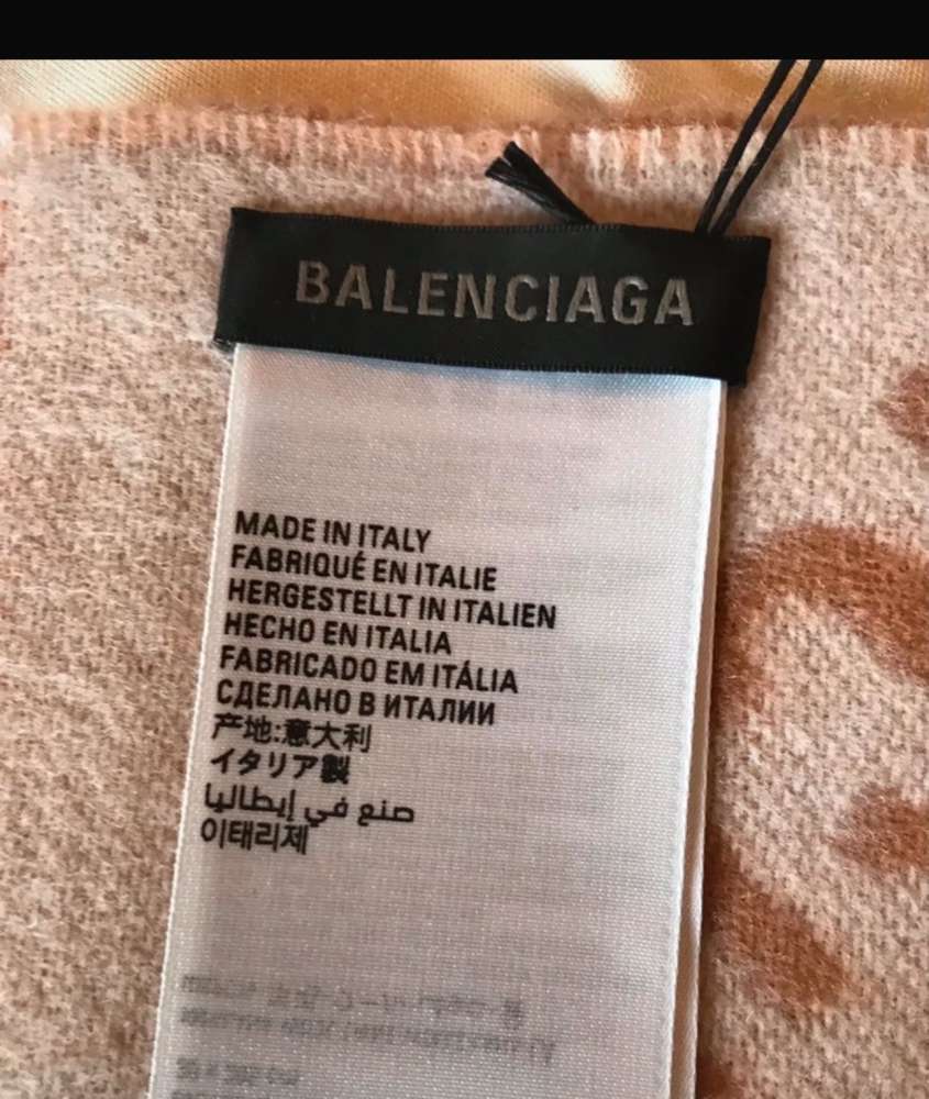 Balenciaga sal