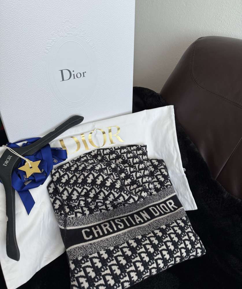 Dior svetr