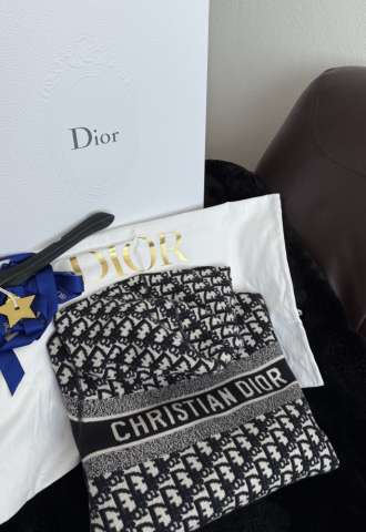 https://vipluxury.sk/Dior svetr