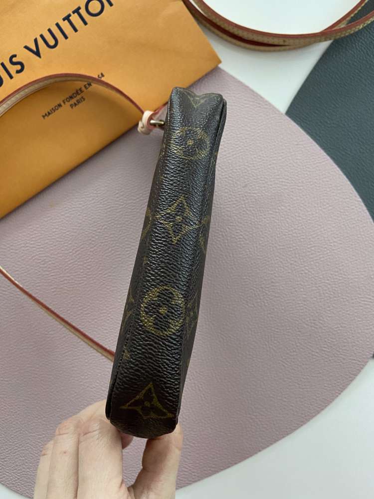 Louis Vuitton pochette