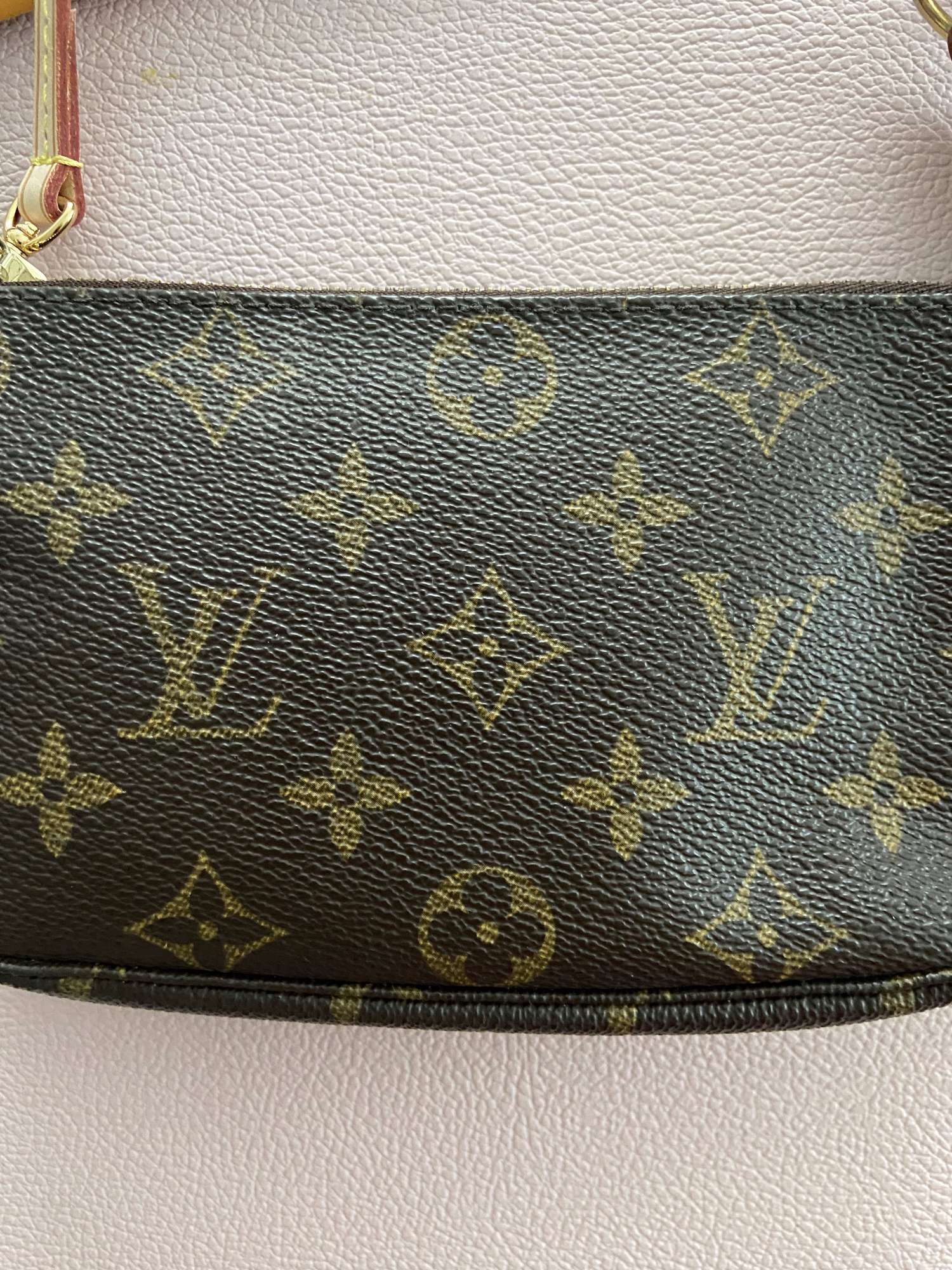 Louis Vuitton pochette