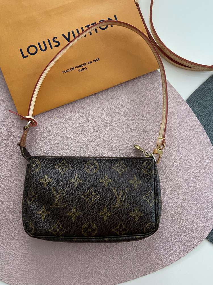 Louis Vuitton pochette