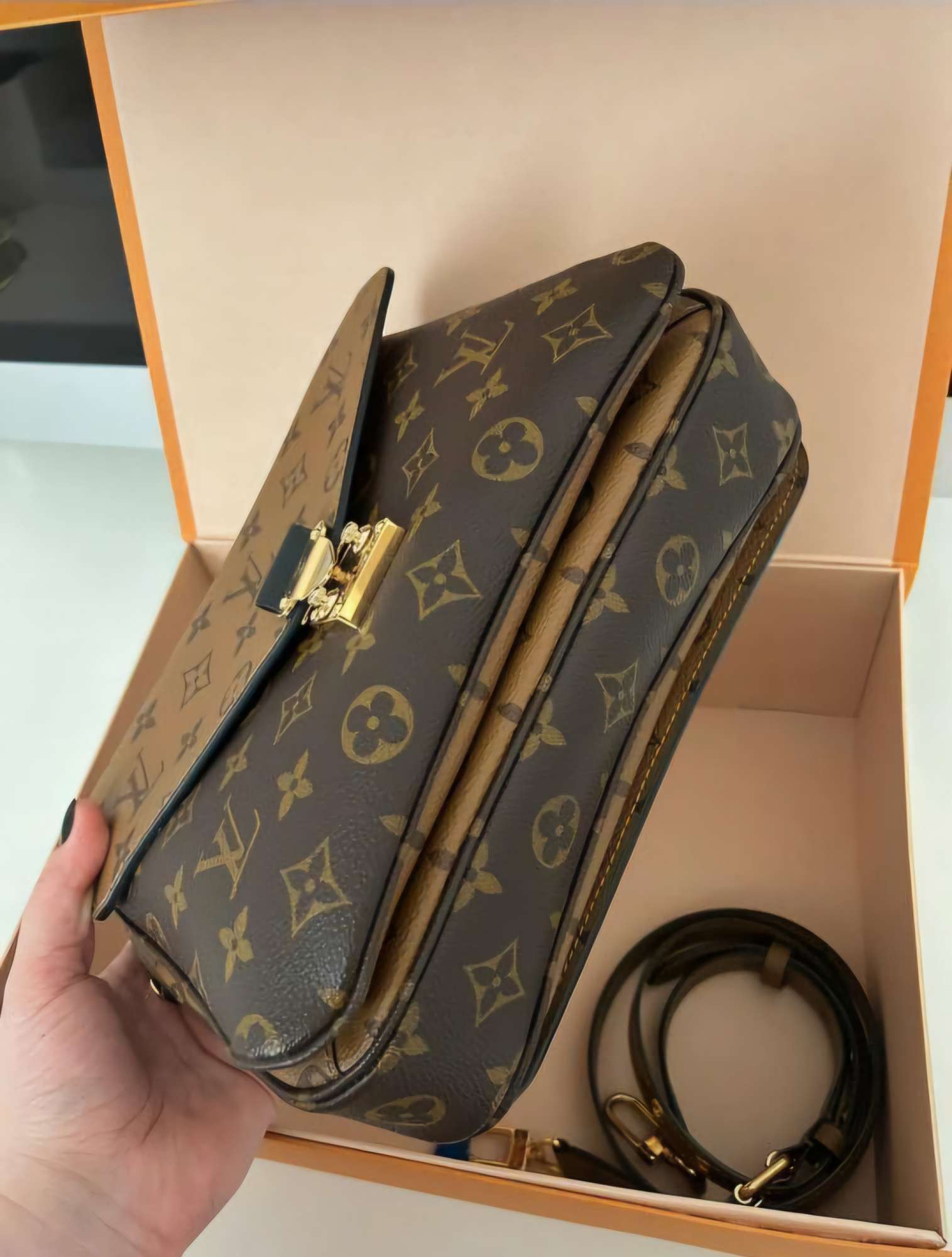 LV Metis Reverse