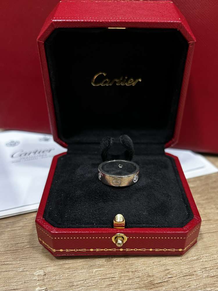 Cartier Love Ring se 3 diamanty